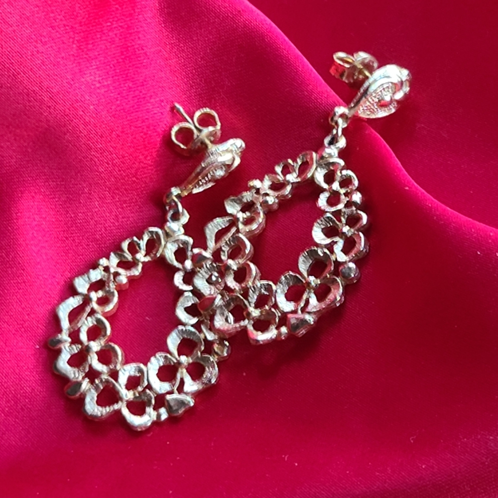 Elegant Gold Filigree Earrings
